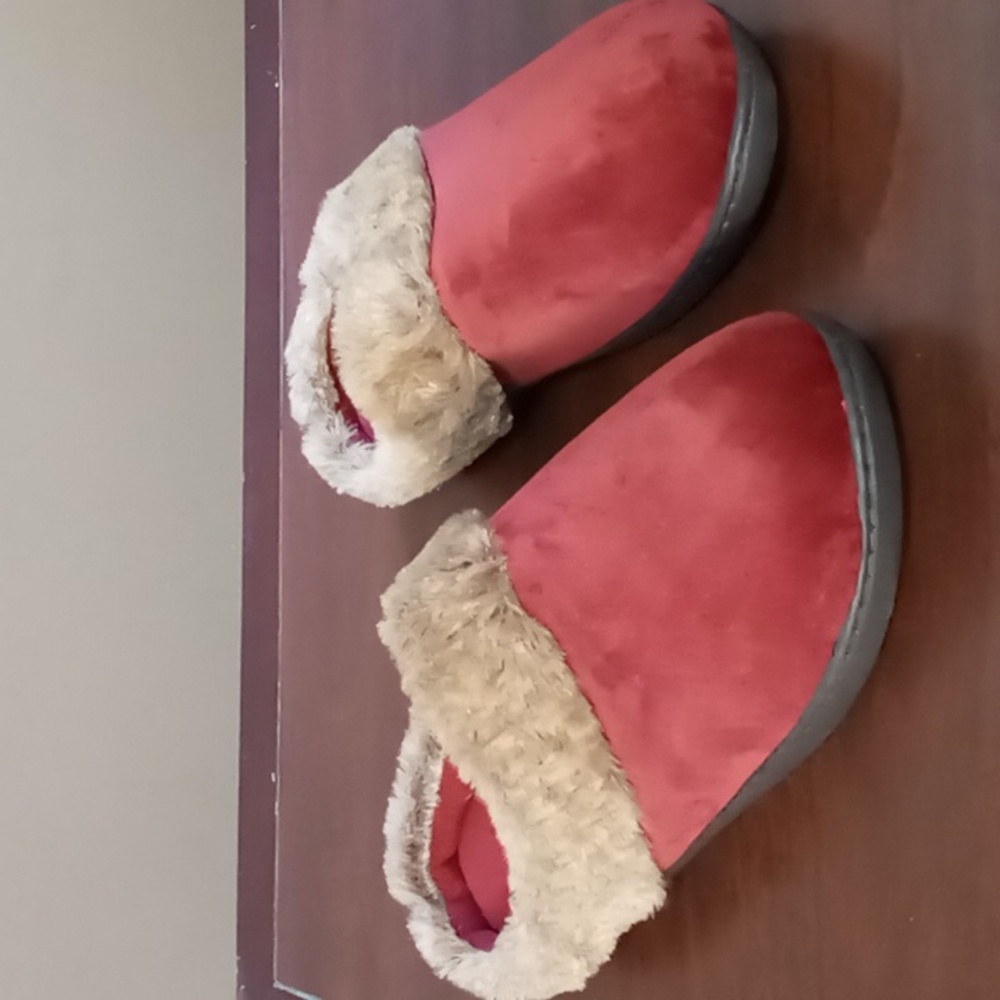Isotoner Burgundy Faux Fur Slip On Slippers w Hard Bottom 7.5-8